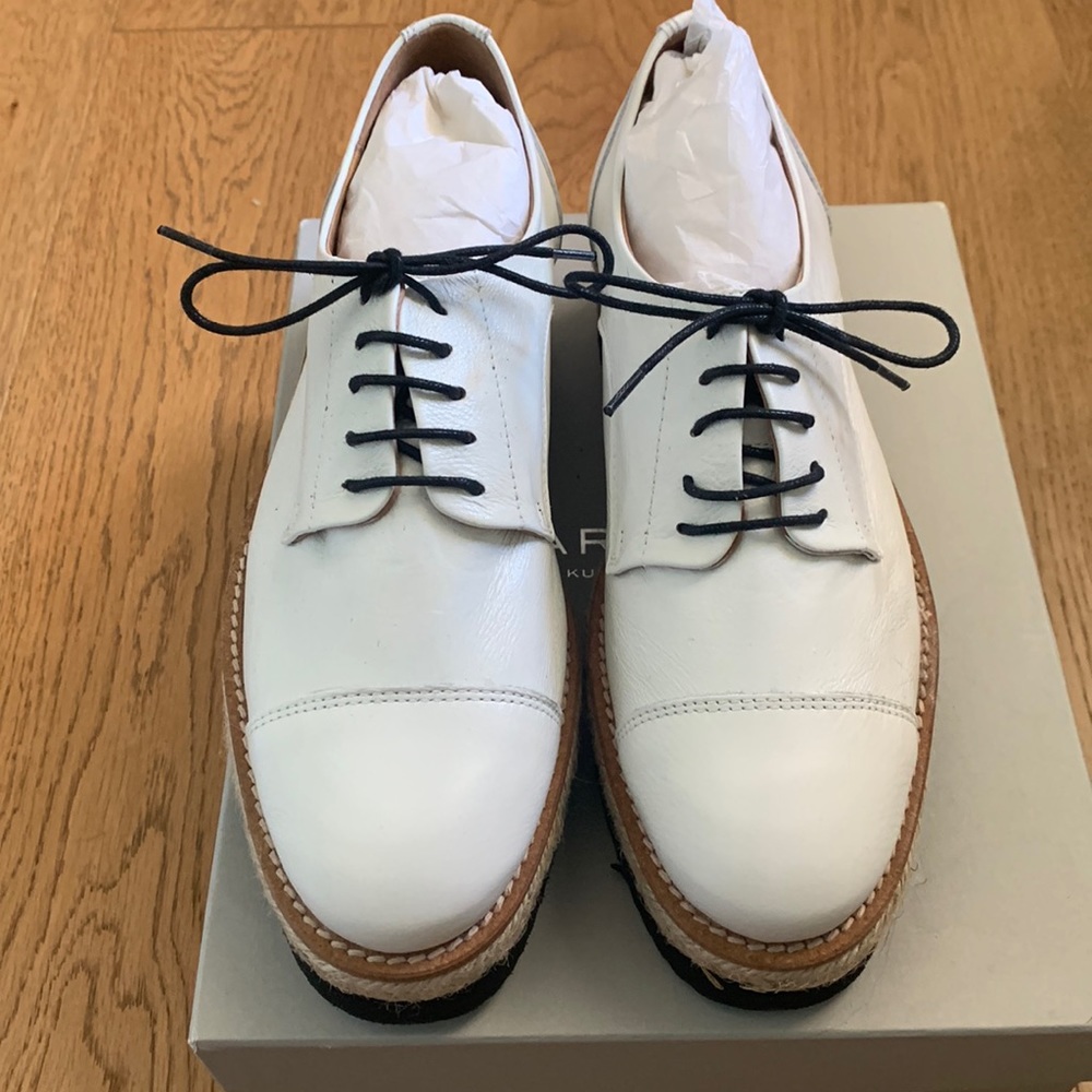 New White Leather Kurt Geiger laced Flat Shoes, Brogue style